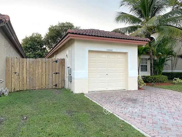 13606 SW 119th Ave — Photo 2