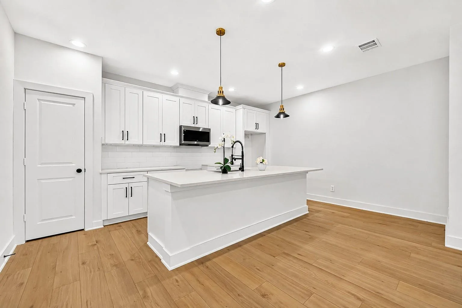 3 bed, 2.5 bath, $1,650 — Photo 4