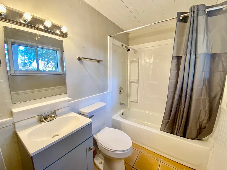 510 N Q St — Photo 7