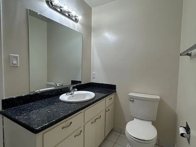2024 Vine St #1A — Photo 17
