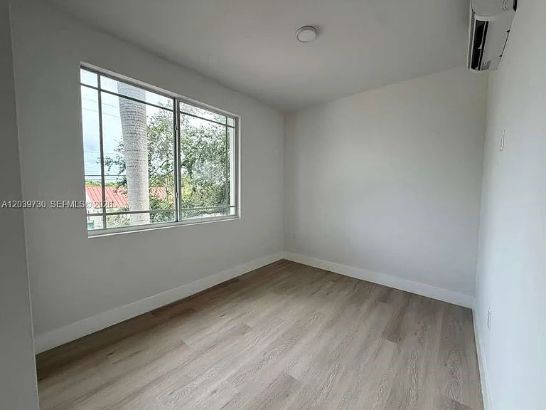 2425 SW 6th St #17 — Photo 6