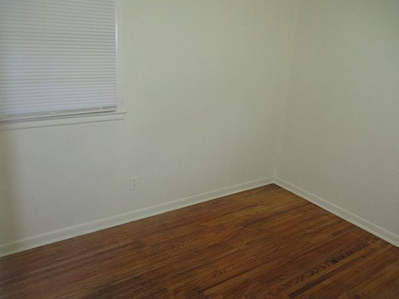 Computer room or possible 4th bedroom