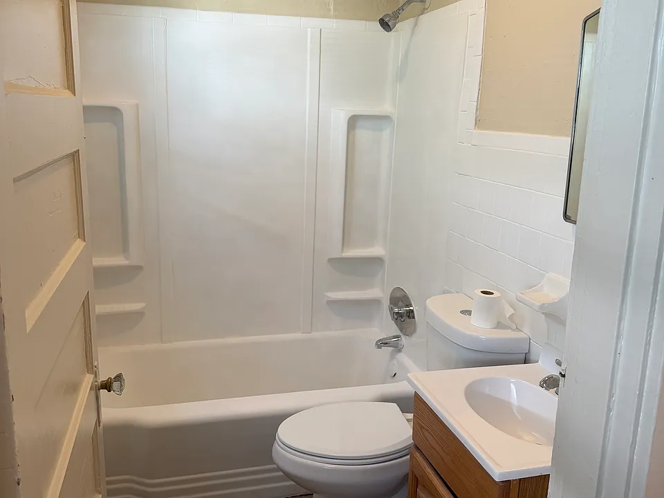 242 Walcott St #1