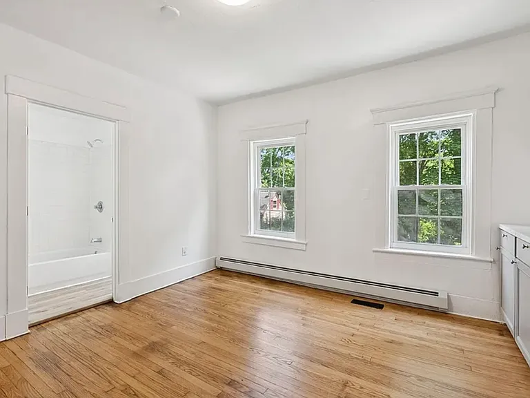 1099 Washington St — Photo 16