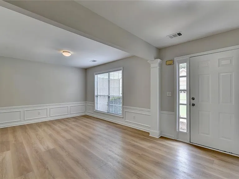 340 Waddington Trl — Photo 5