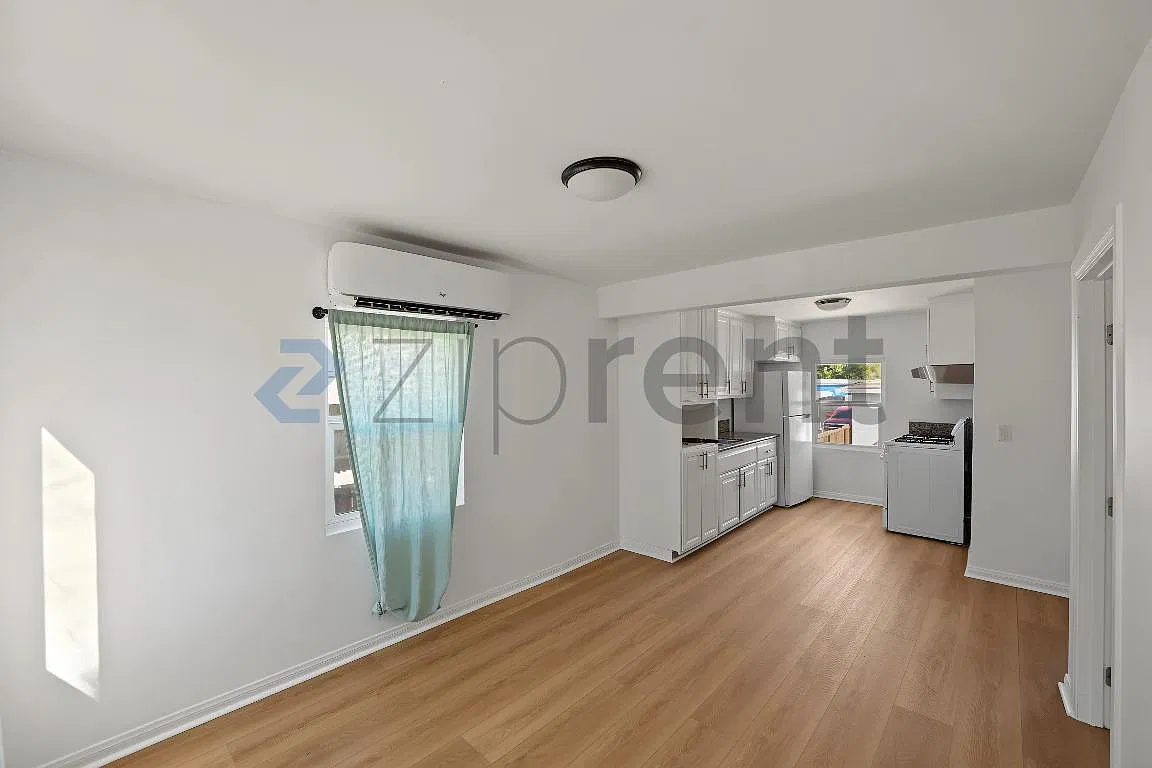 2 bed, 700 sqft, $2,475 — Photo 4
