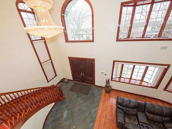 4th image of 8230 268th St