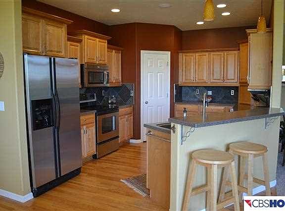 3rd image of 1375 Lakeview 2 Dr