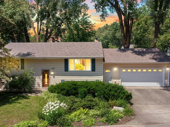 407 McCarrons Blvd N, Roseville, MN 55113