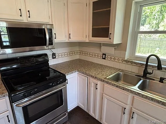 4784 Sylvester Ave — Photo 8