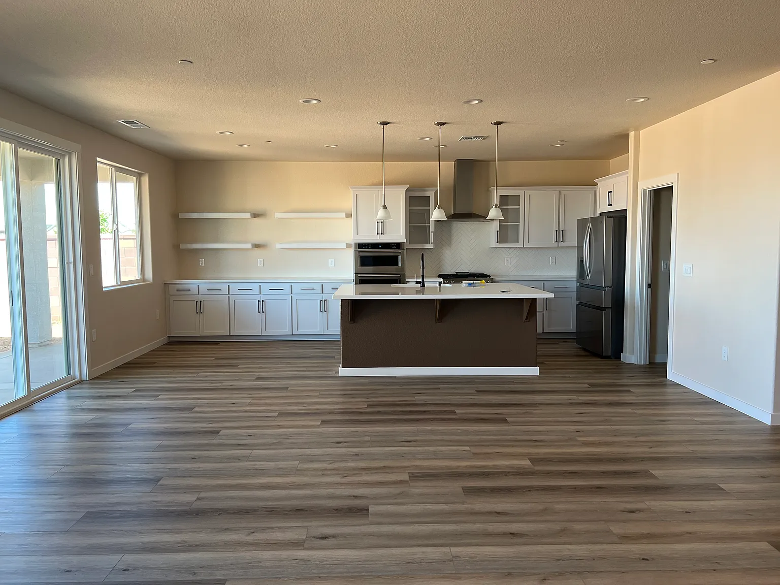 4 bed, 2827 sqft, $3,750 — Photo 4