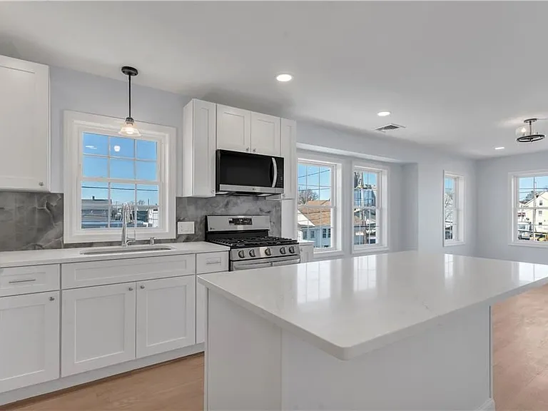 10 Anthony Ave #2 — Photo 8