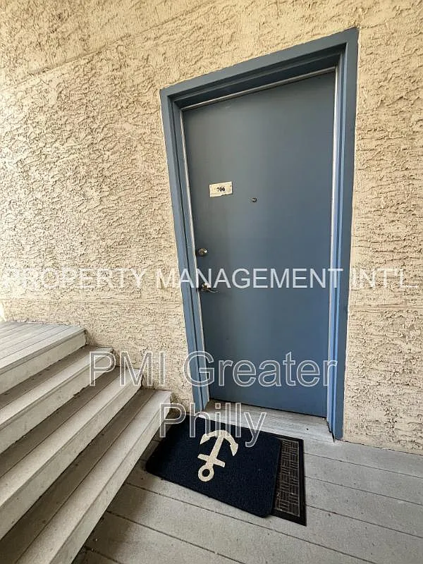 3 bed, 3.0 bath, $2,300 — Photo 1