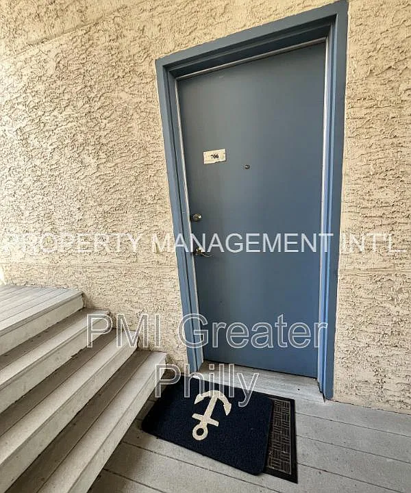 182 Gay St #706