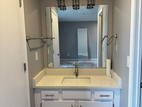 5th image of 18908 Manor Dr #18908