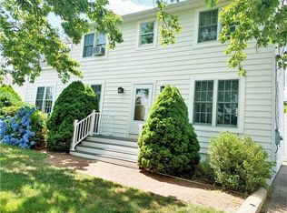 25 Stratford Ave, Narragansett, RI 02882