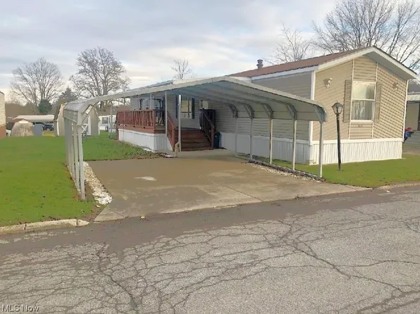 1011 S Park Dr, Brookfield, OH 44403