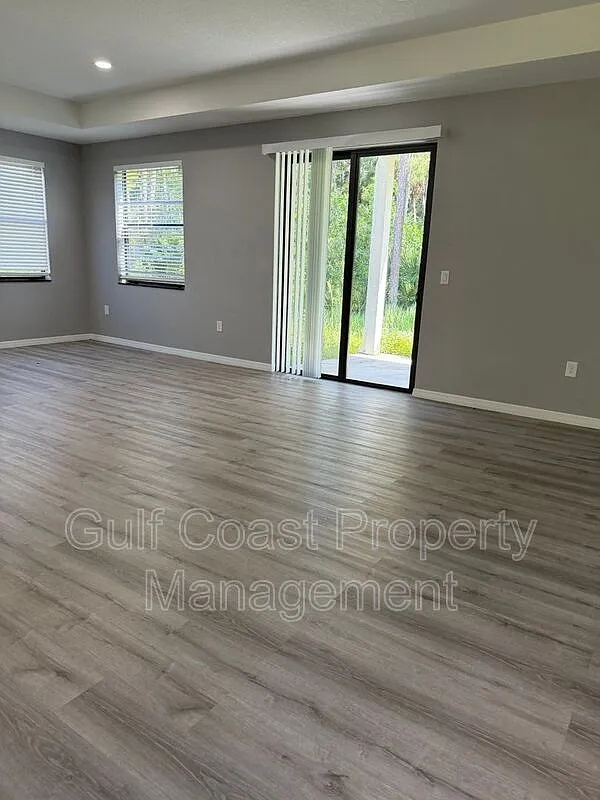 3 bed, 2.0 bath, 1310 sqft, $1,700 — Photo 2