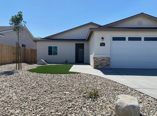 821 Paradise Dr, Ridgecrest, CA 93555