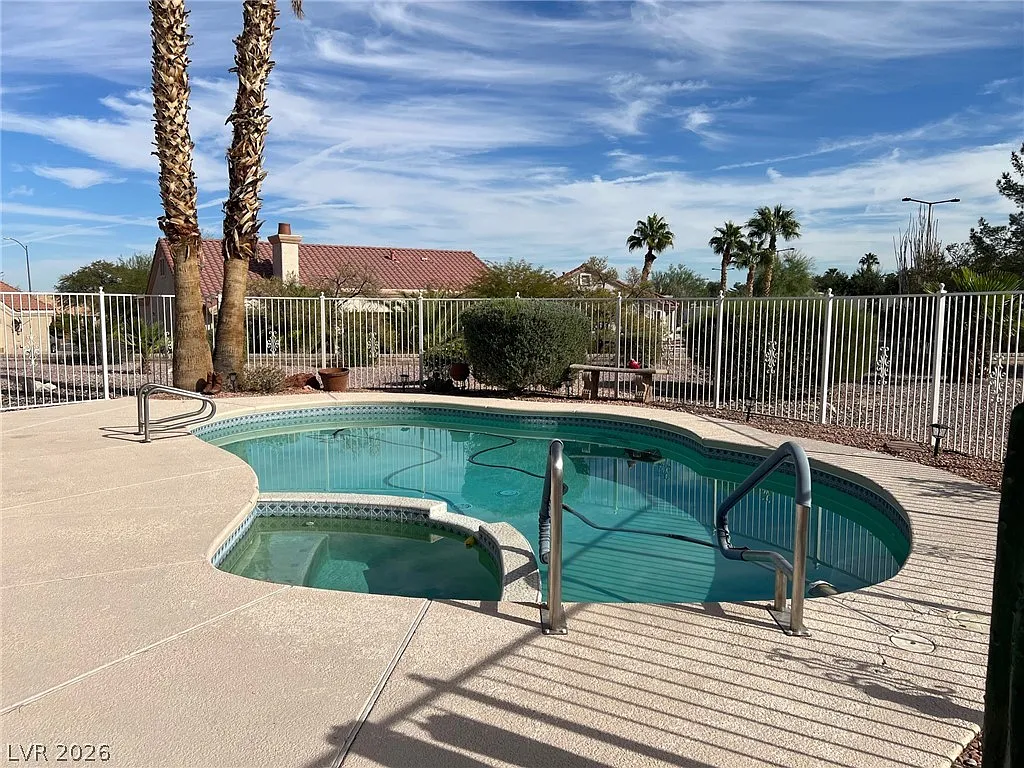 2 bed, 2.0 bath, 1804 sqft, $2,595 — Photo 2