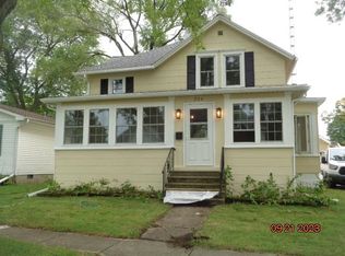 326 S Genoa St, Genoa, IL 60135