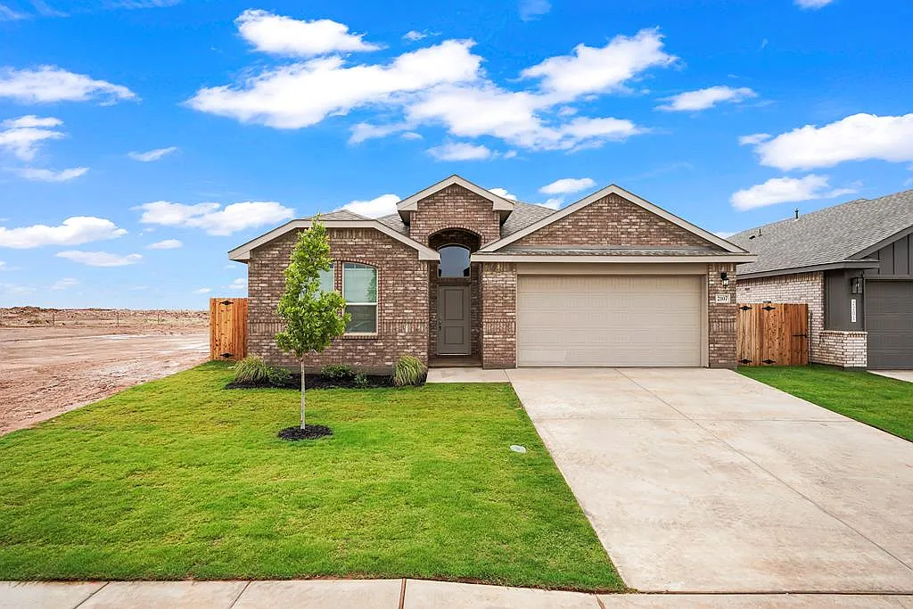 4 bed, 2.5 bath, 2303 sqft, $3,300 — Photo 1