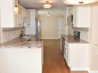 104 Trappers Pl, Charleston, WV 25314