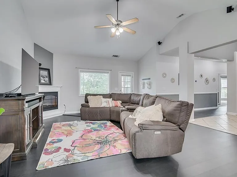 800 Shirez Dr — Photo 6