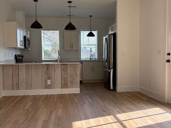 3rd image of 128 Romney St #B
