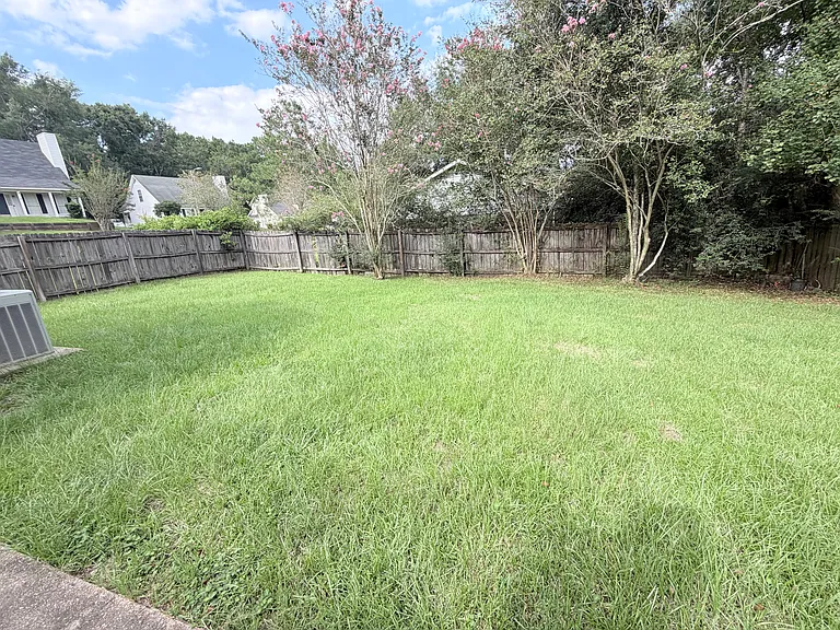 2251 Woodlea Ct S — Photo 14