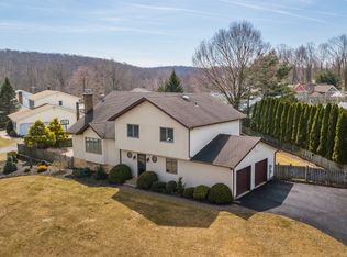 9 Hover Dr, Mount Arlington, NJ 07856