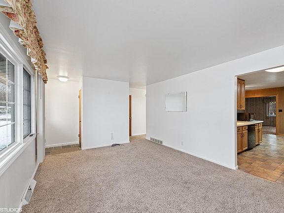 3rd image of 614 Longwood Dr