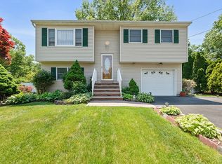 152 Delmonico Ave, Somerset, NJ 08873
