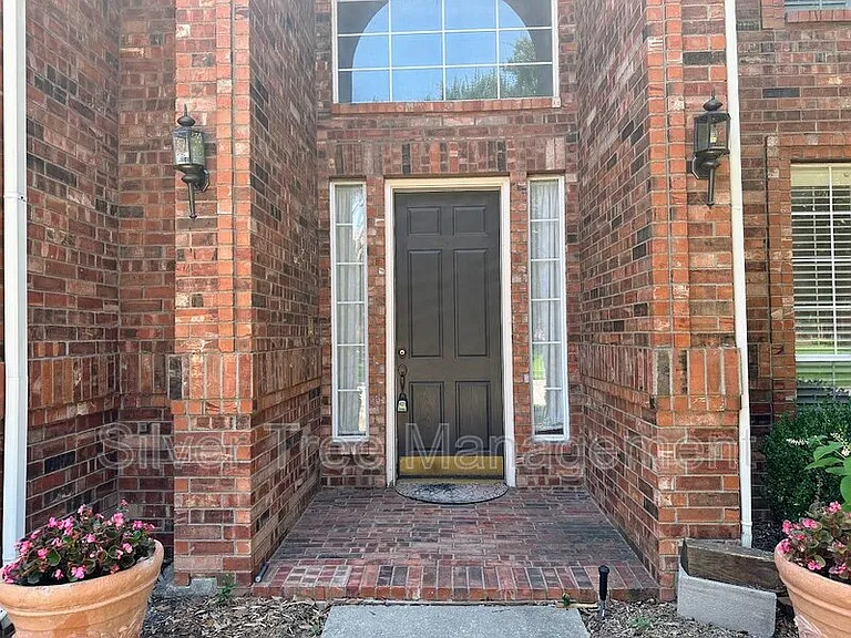 3200 Blenheim Ct — Photo 3