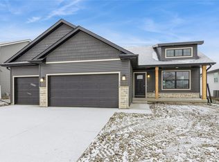 712 NE Deerfield Dr, Ankeny, IA 50021