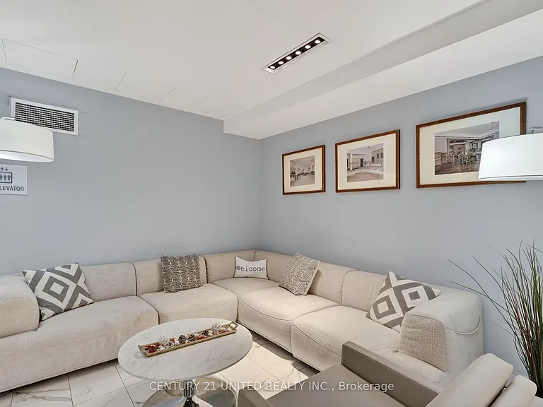 475 George St N #416 — Photo 4