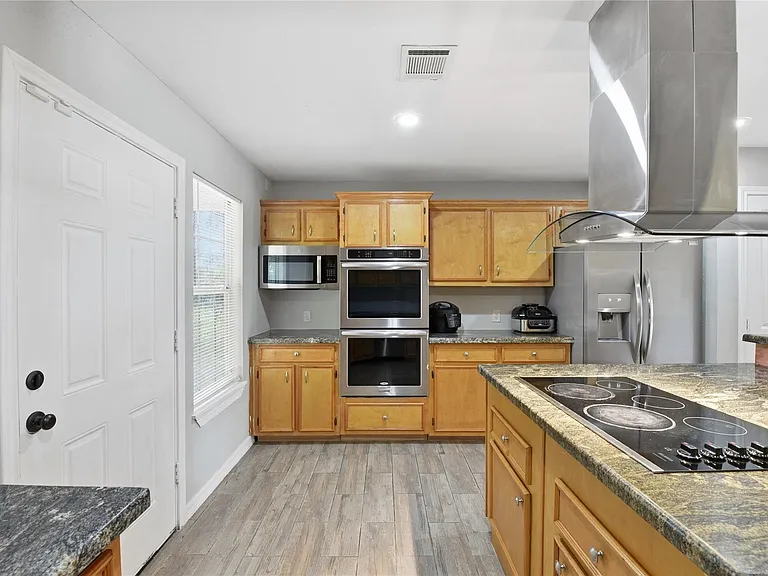 6203 Gaston St — Photo 11