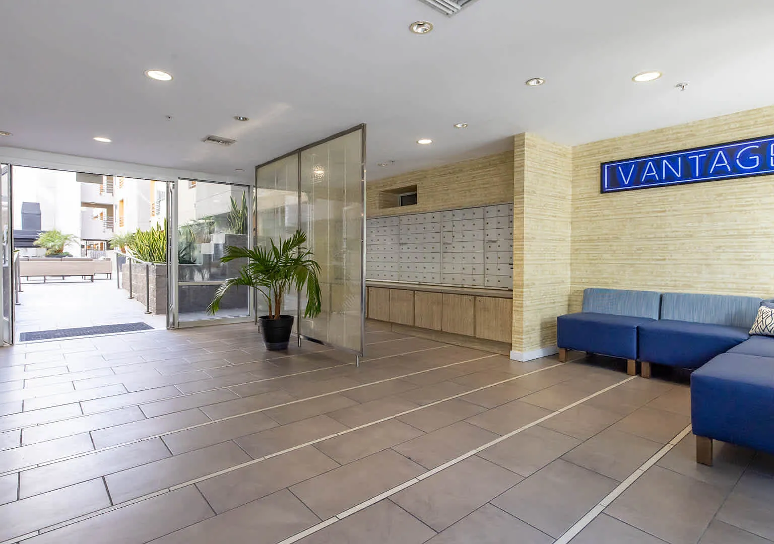 Vantage Hollywood — Photo 4