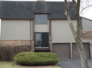 637 High Ridge Rd, Roselle, IL 60172