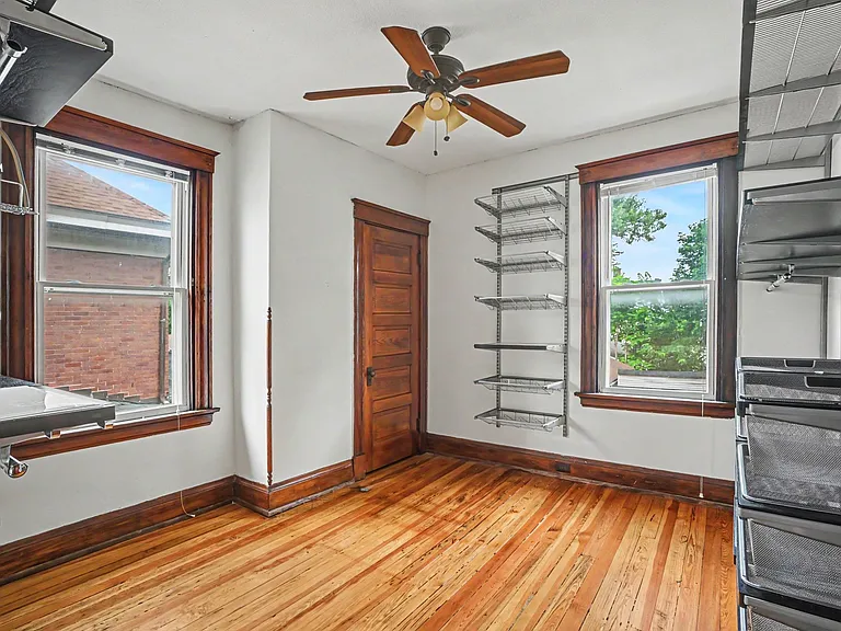 2428 Robertson Ave — Photo 23