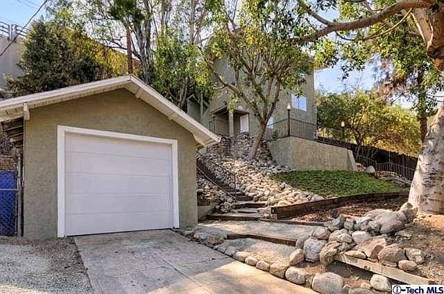 Front, detached one-car garage