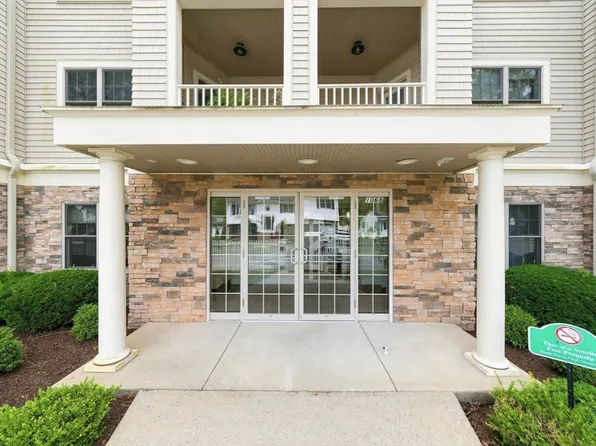 1068 Victoria St APT A4, New Bedford, MA 02745