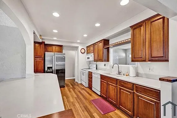 4 bed, 2300 sqft, $4,950 — Photo 3