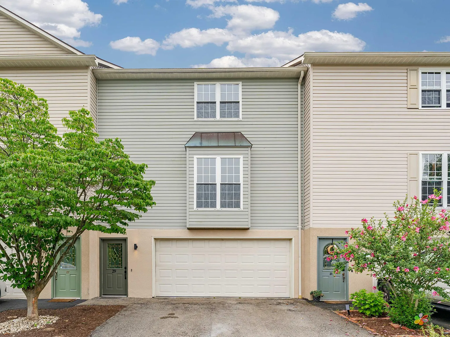 3 bed, 2.5 bath, 1440 sqft, $1,825 — Photo 3