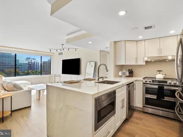 3 Washington Cir NW APT 602, Washington, DC 20037