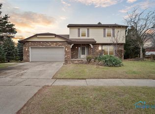 1142 Laura Ln, Oregon, OH 43616