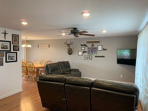 3rd image of 670 Klahndike Blvd