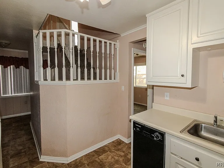 870 Ash Ln — Photo 10