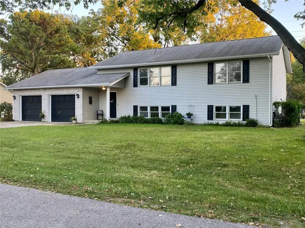 2624 Pine St, Granite City, IL 62040