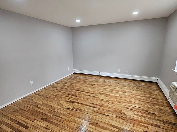 5th image of 53 W Stratford Pl #4